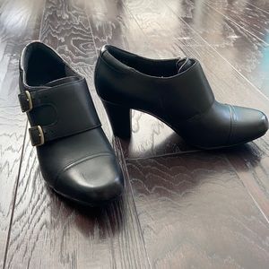 Clarks heels black 5-1/2 M